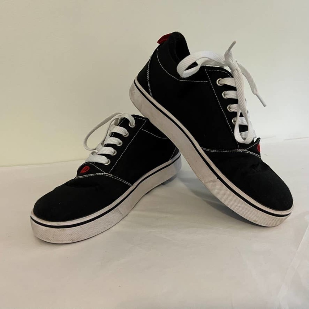 Heelys black white roller shoes US 7, EU 39